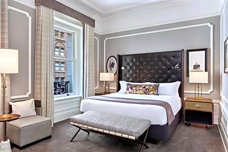 Deluxe Suite, 1 Bedroom 2 room Suite, 1 King, Sofa bed