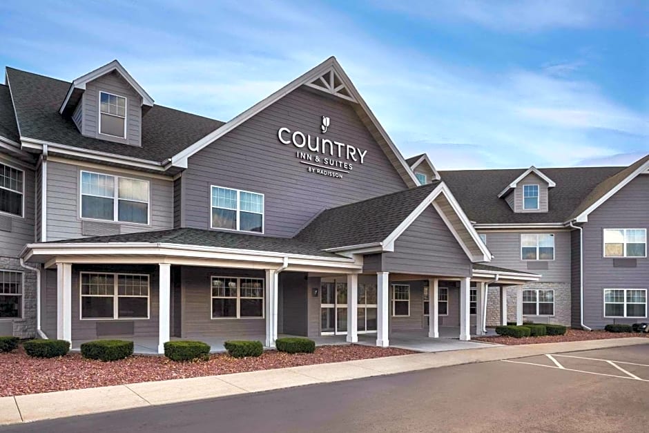 Country Inn & Suites by Radisson, Germantown, WI