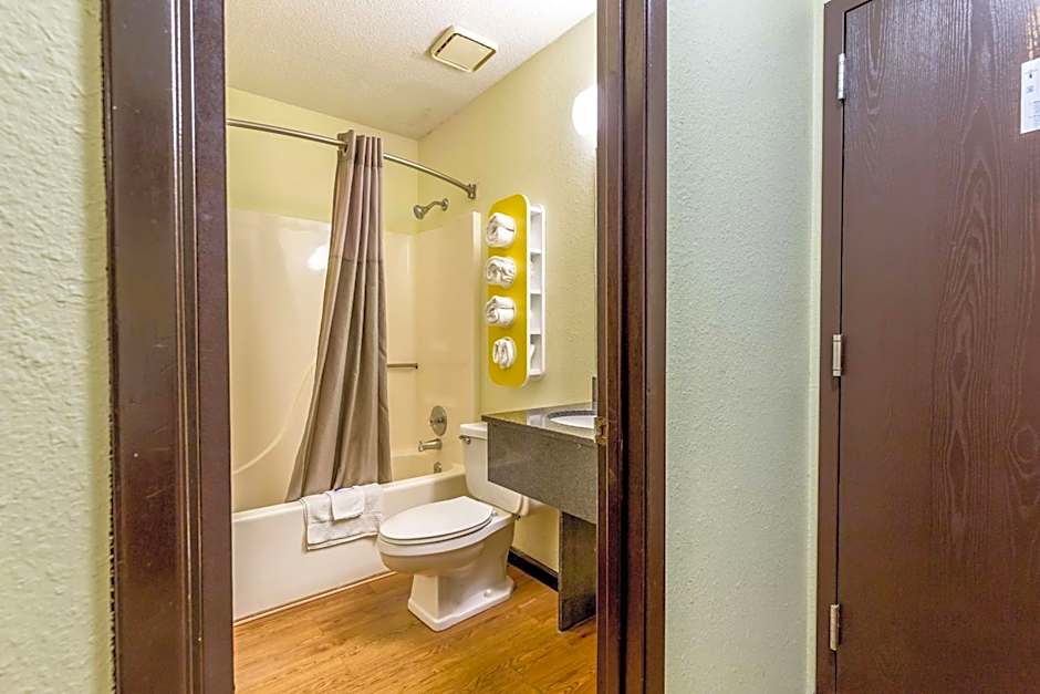 Motel 6-Troy, IL