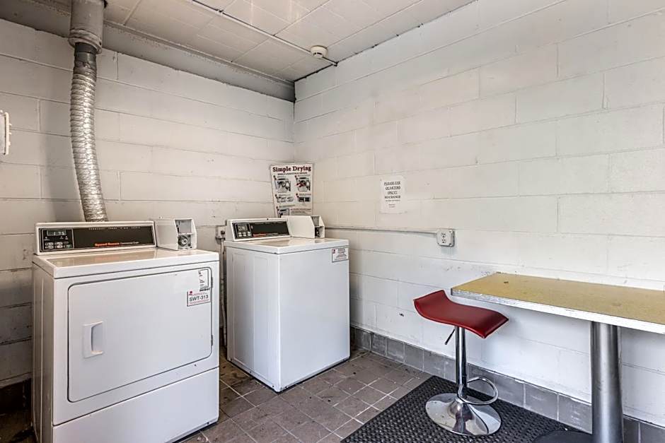 Red Carpet Inn & Suites