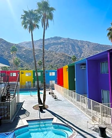 Delos Reyes Palm Springs
