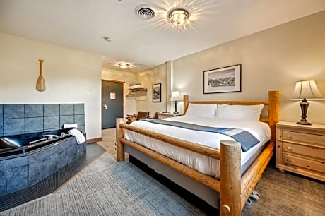 Deluxe Suite with Spa Bath