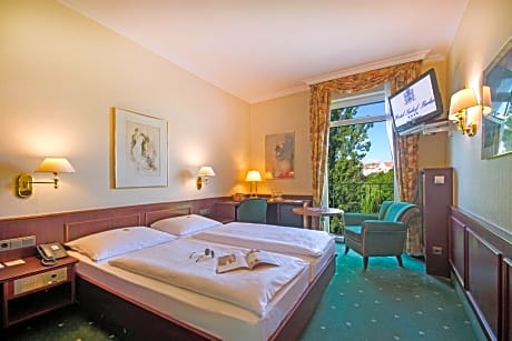 Standard Double Room with Lake View