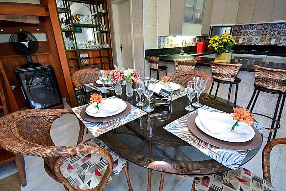 Ampla Casa com Piscina Ponta do Papagaio - PLH005