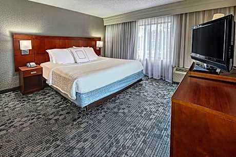 King Room with Roll-In Shower - Mobility Access/Hearing Accessible