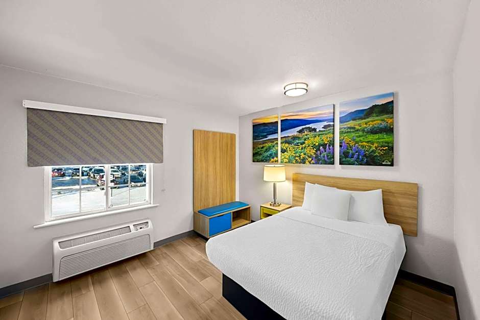 Days Inn & Suites by Wyndham Rochester South