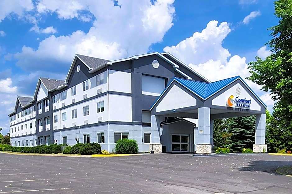 Comfort Inn & Suites Liverpool-Clay