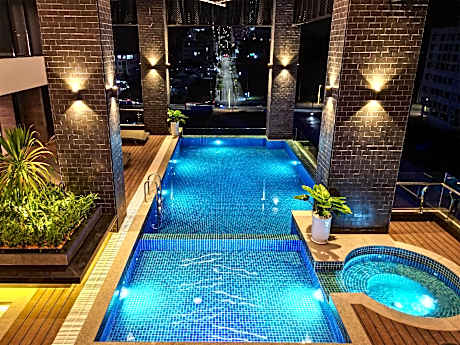 Grand La Vogue Hotel & Casino