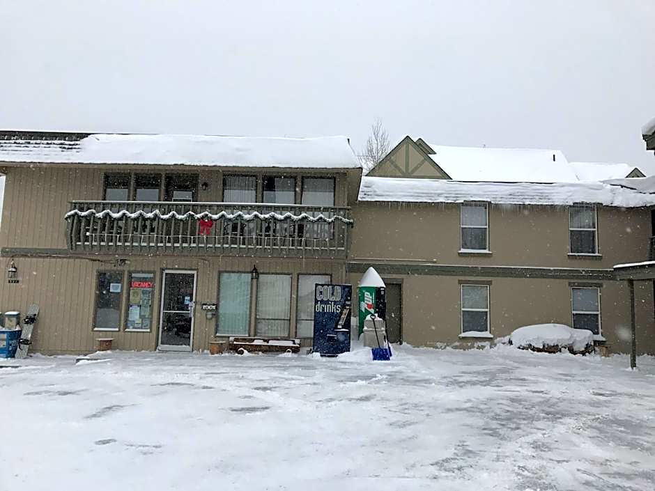 Snowshoe Motel