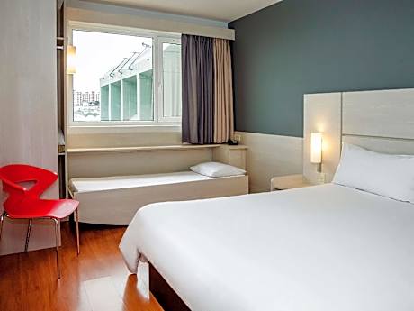 Standard Room with one double bed and one child's bed