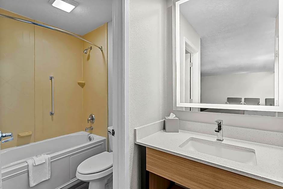 Quality Inn & Suites Sunport Airport Albuquerque