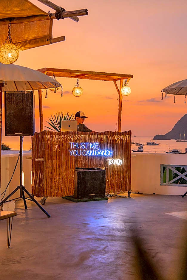 Seaesta Komodo Hostel & Hotel