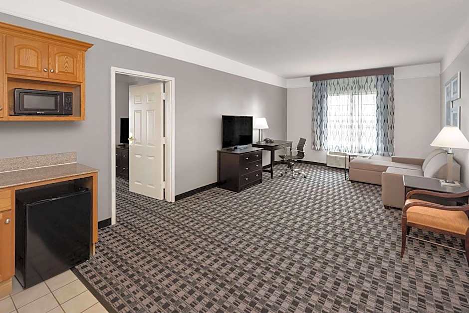 Photo 1 of 5 of 1 King Bed Suite