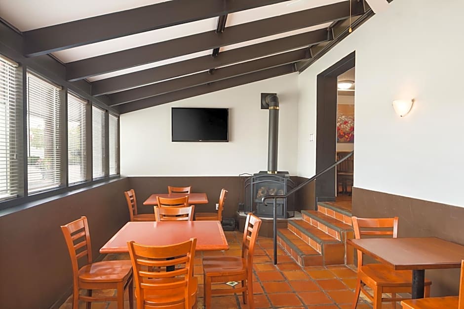 Days Inn by Wyndham Brantford