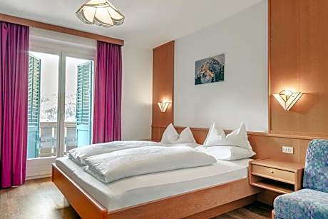 Deluxe Double Room with Shower