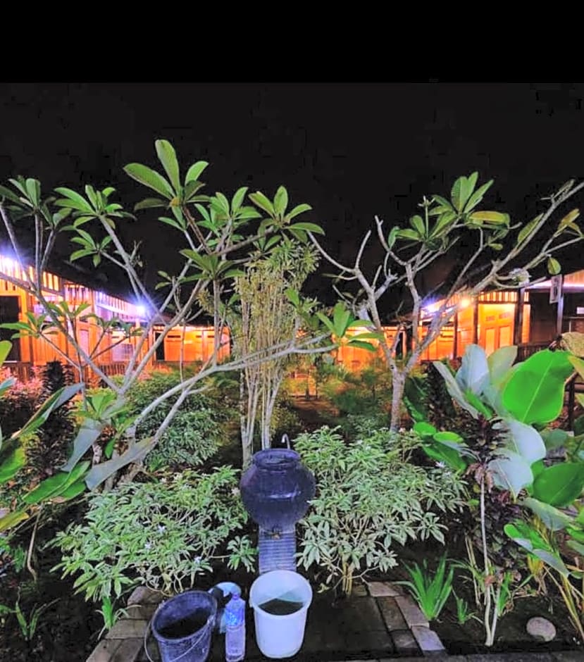 Rumah Mertua Pulau Merah