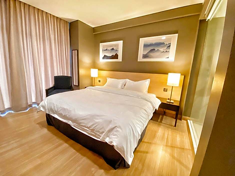 Straits Suite by C Homestay Malacca