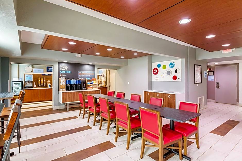 Holiday Inn Express Hotel & Suites Columbus By IHG