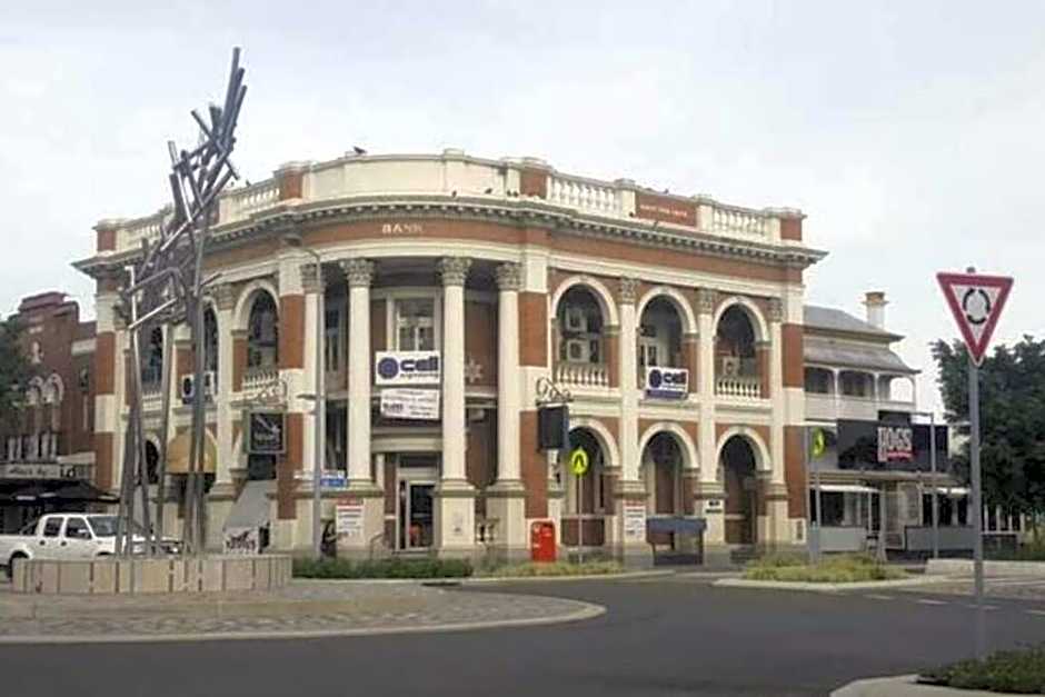 Excellent Location - Modern Hotel Room in Mackay