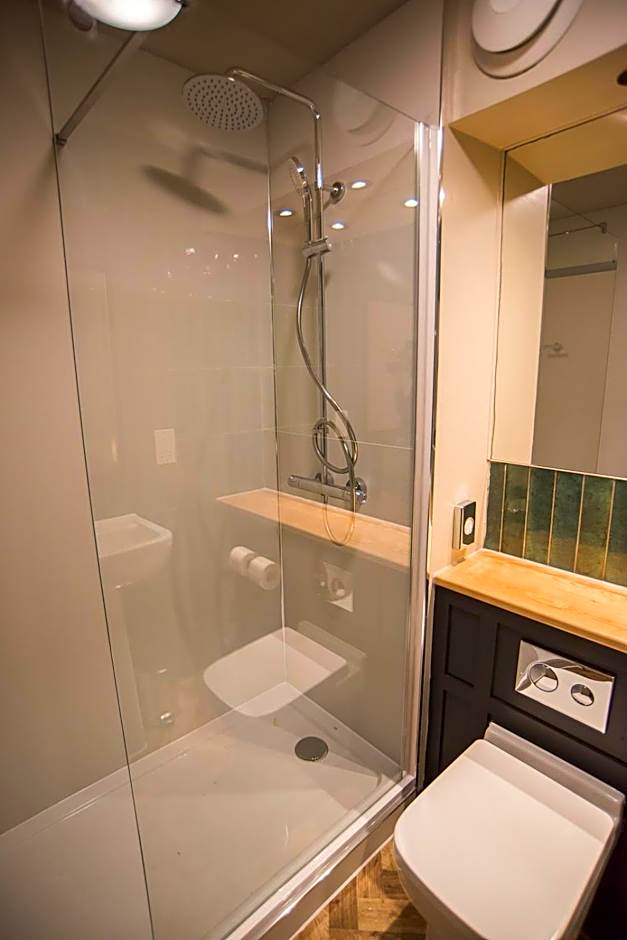 Cat & Lion Country Pub and Hotel