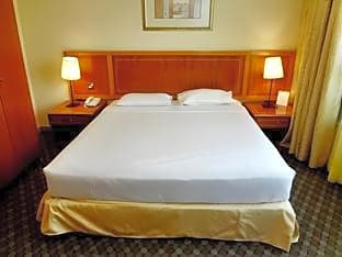 Emirates Plaza Hotel