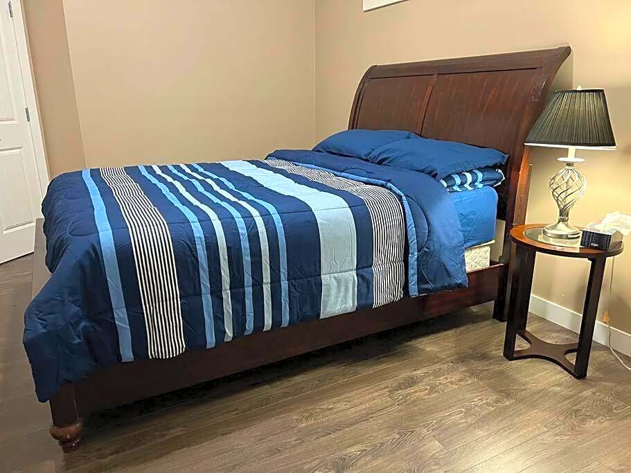 Spacious Private Walkout Entire Suite Close to YYC, DT, Shops, Stampede & Mountains with many Amenities in Panorama Hills NW - 4 Can Sleep