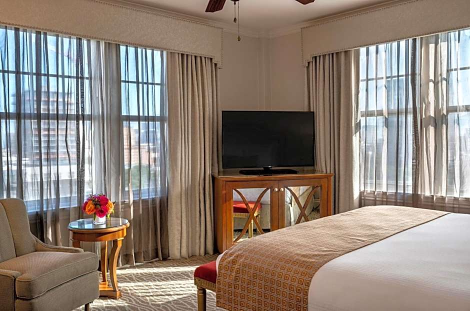 Warwick Melrose Hotel
