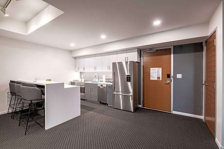 1 King Bed 2 Room Suite