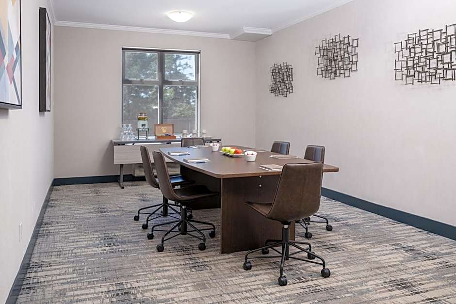 Four Points By Sheraton Victoria Gateway