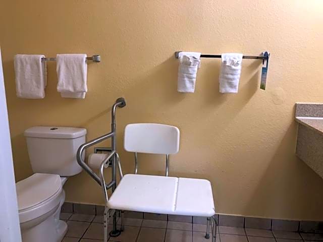 Days Inn by Wyndham Spartanburg Waccamaw