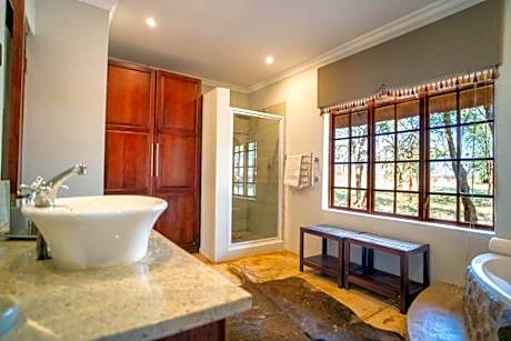 Deluxe King Suite