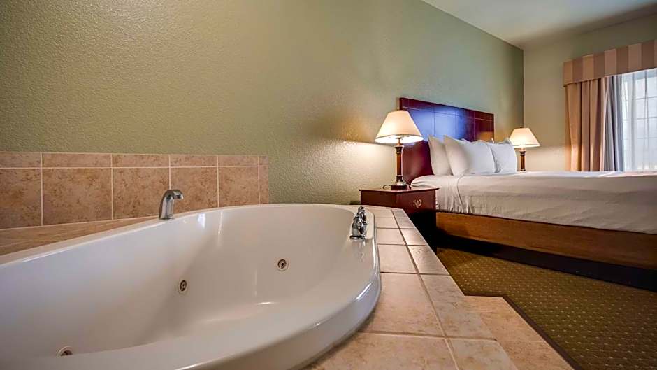 Best Western Plus Bayshore Inn