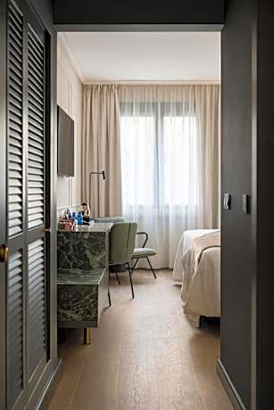 Double Room with Pool View