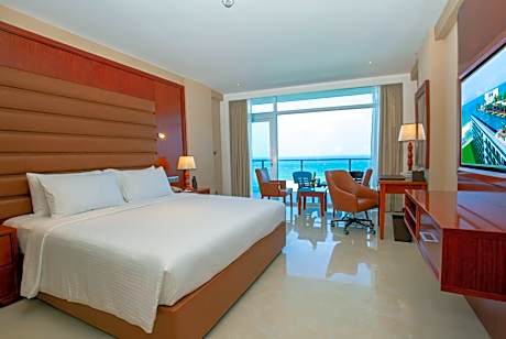 Signature Plus Sea View King Room with Complimentary City Tour & Access to Beach Lounge