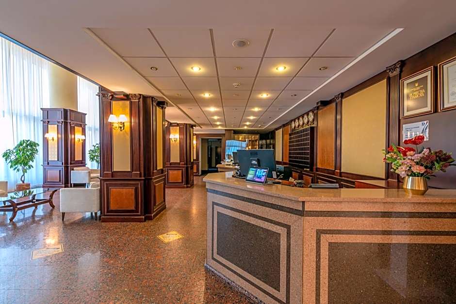 Готель Дніпро Dnipro Hotel