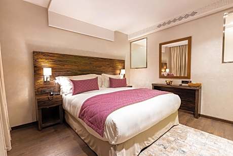Deluxe King Suite