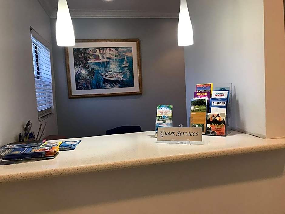 Colony Club Inn & Suites