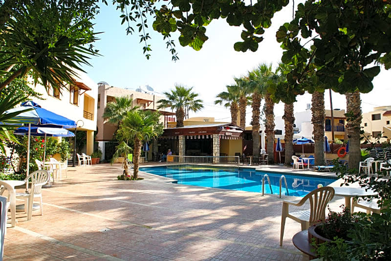 Latania Studios & Apartments