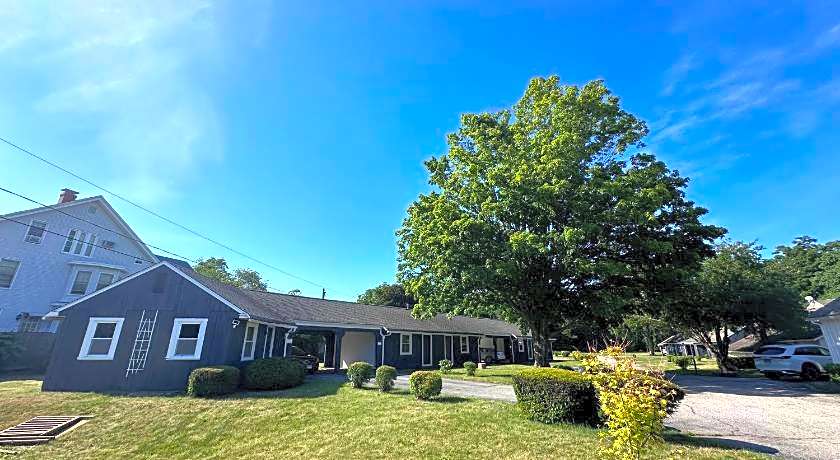 Village Motel by OYO