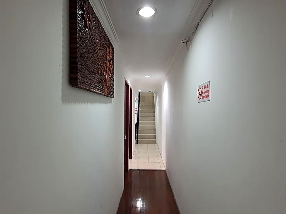 OYO 90997 Hoover Room