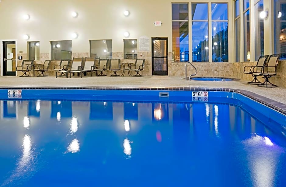 Holiday Inn Express Hotel & Suites Custer