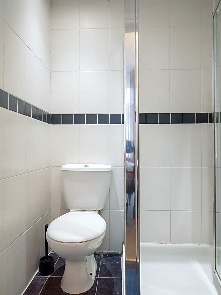 OYO TamTam Acton Hotel