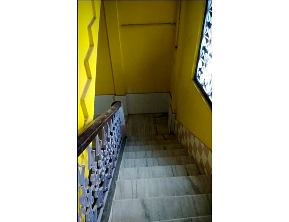 Goroomgo Central Guest House Agartala