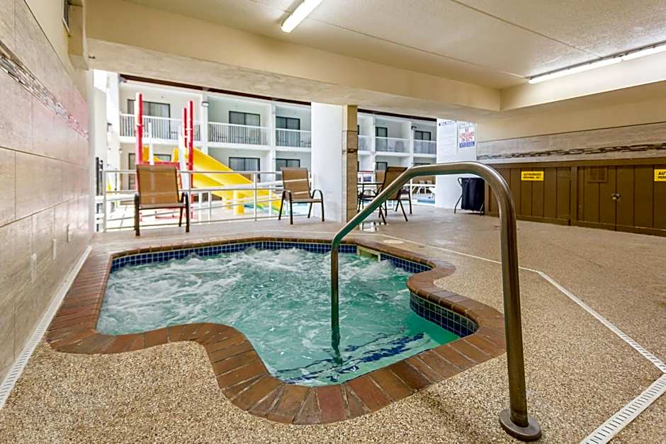 Ramada Hotel & Conference Center by Wyndham Plymouth