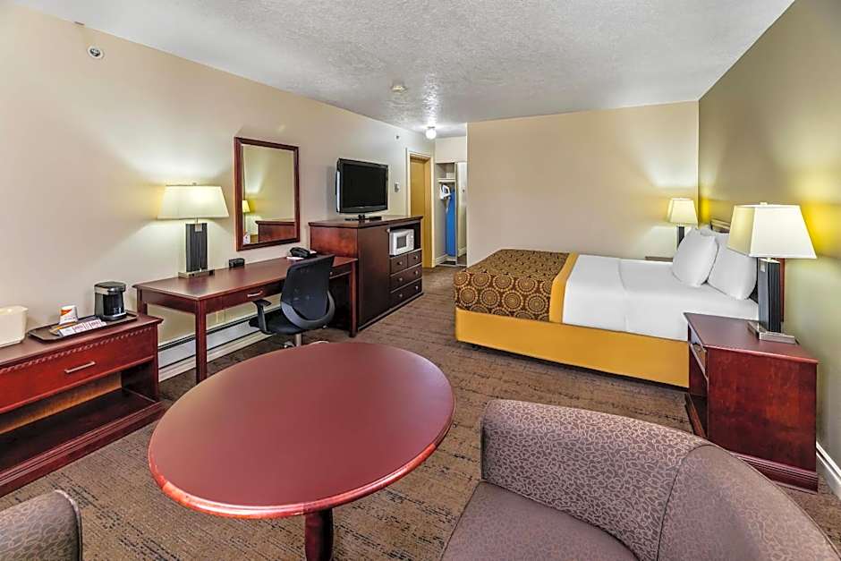 Econo Lodge  Inn & Suites