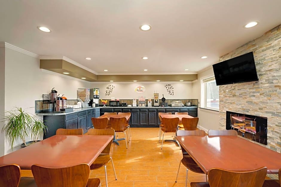 Super 8 by Wyndham Lexington Winchester Rd
