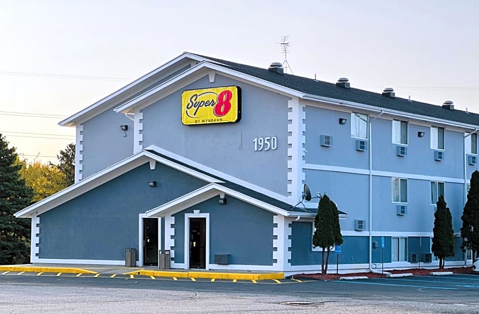 Super 8 by Wyndham Benton Harbor St Joseph