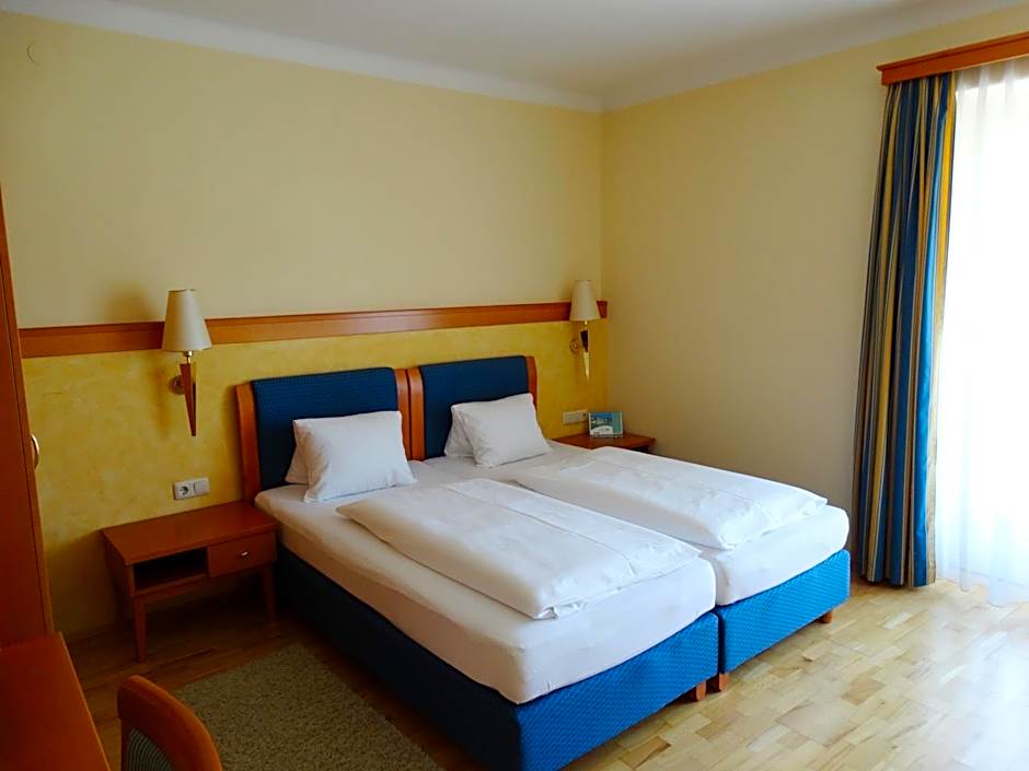 Hotel Locker & Legere