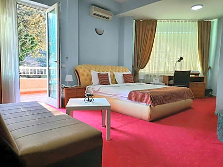 Hotel Aristocrat & Fish Restaurant