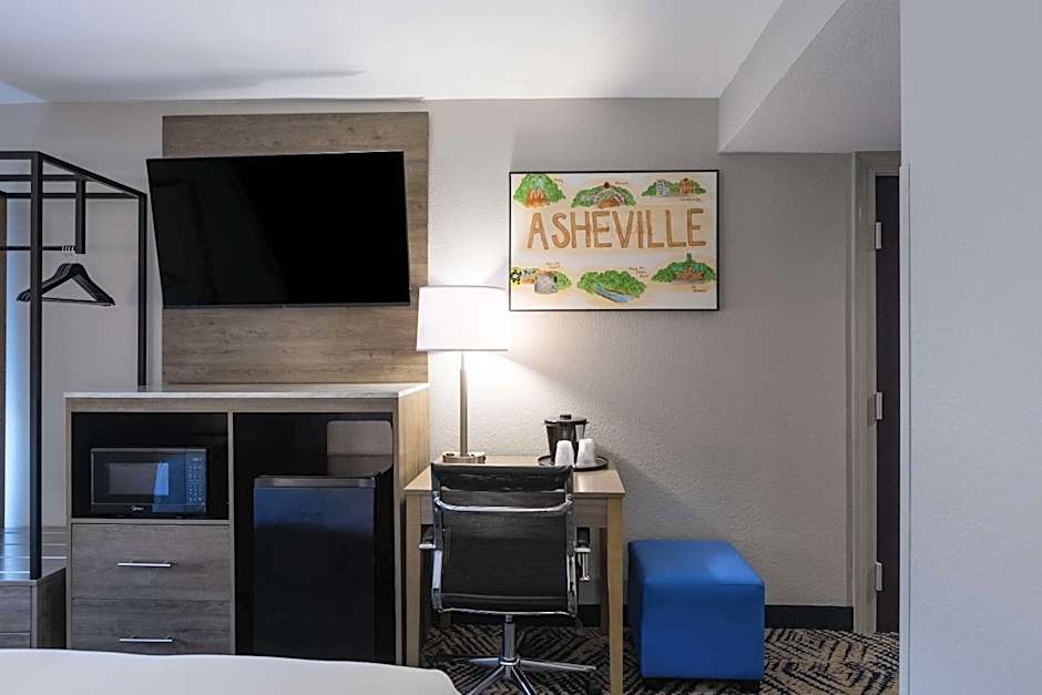Rodeway Inn & Suites near Outlet Mall - Asheville
